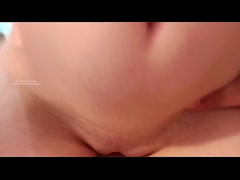 ❤️ Kulala chumbani kwa dada yangu na ndivyo nilivyoamka Video ya ngono ️❤